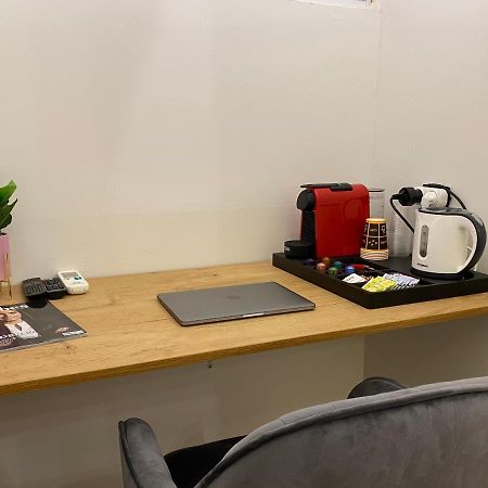 Rothschild Room Petach Tikva Екстер'єр фото