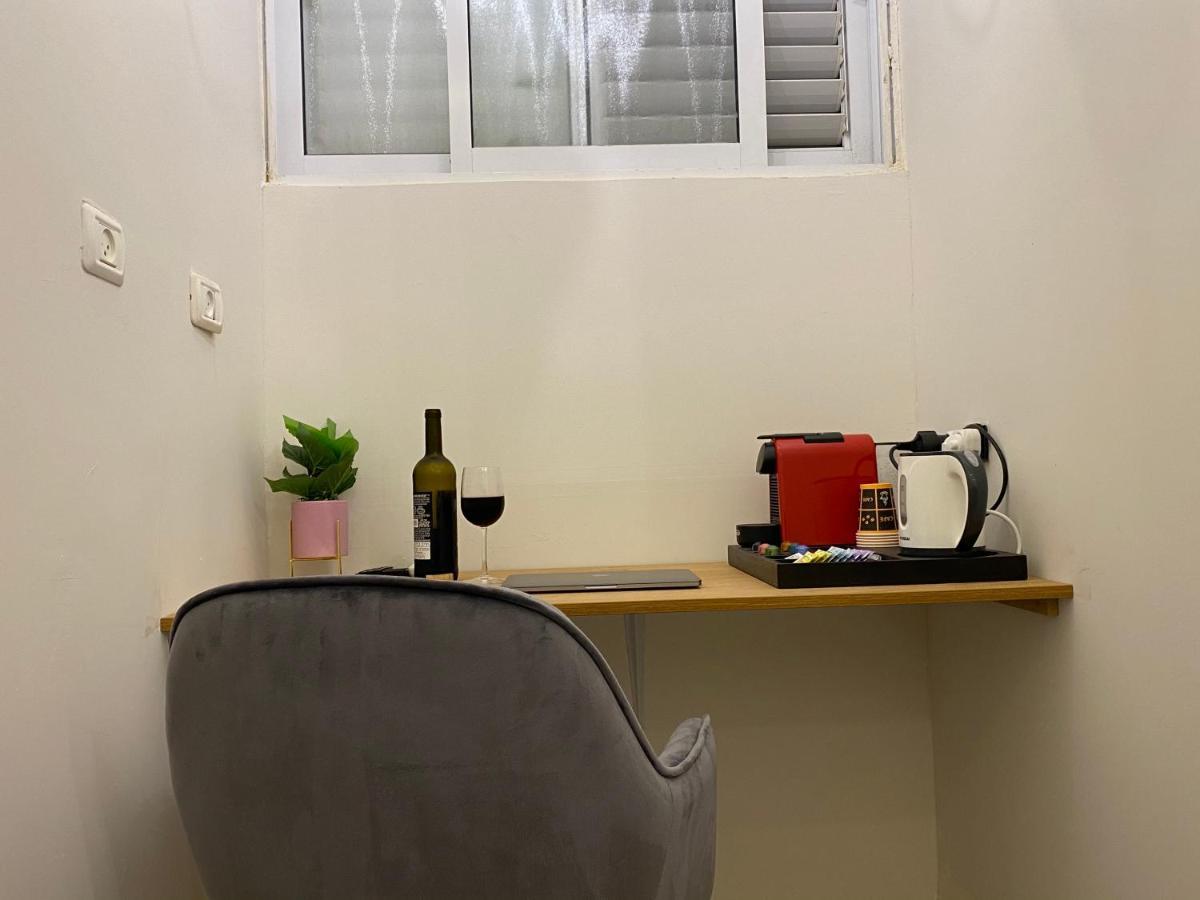 Rothschild Room Petach Tikva Екстер'єр фото