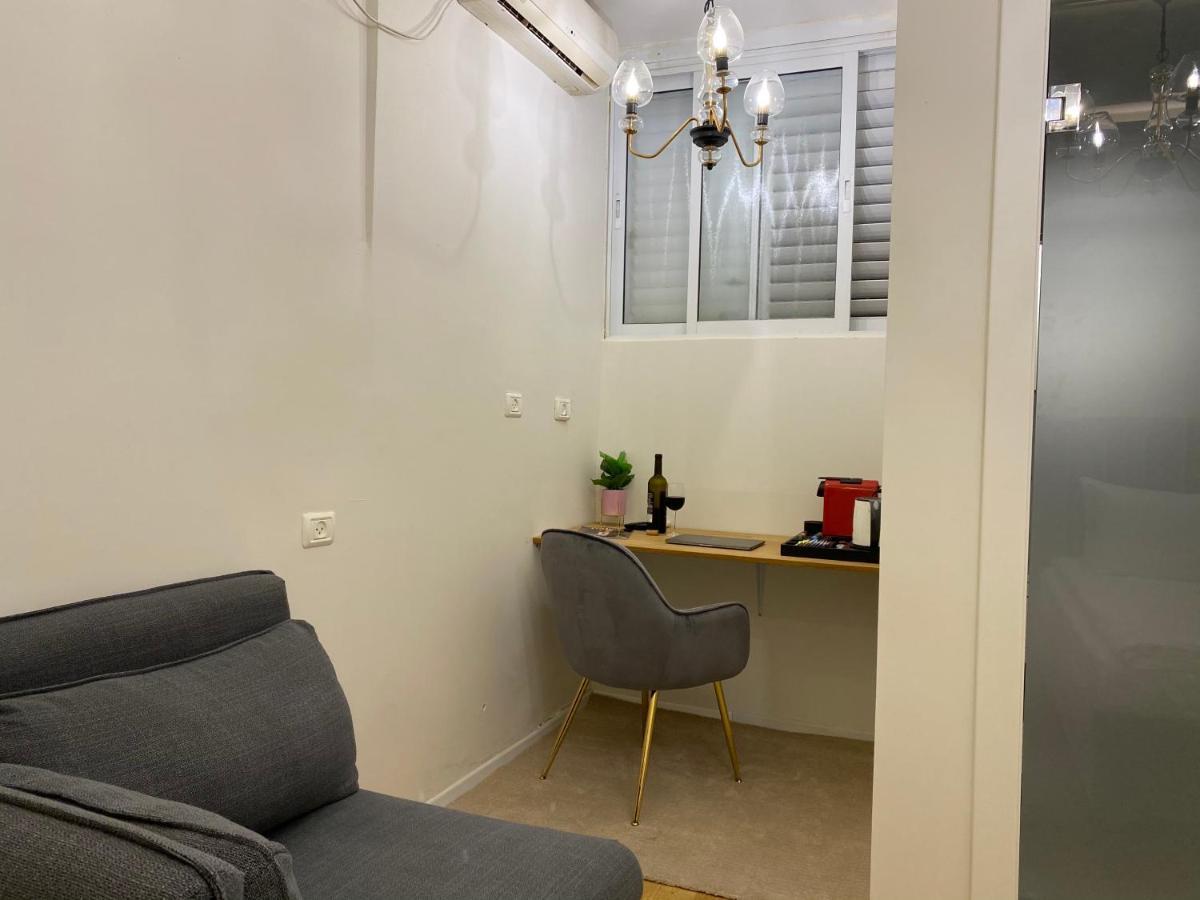 Rothschild Room Petach Tikva Екстер'єр фото